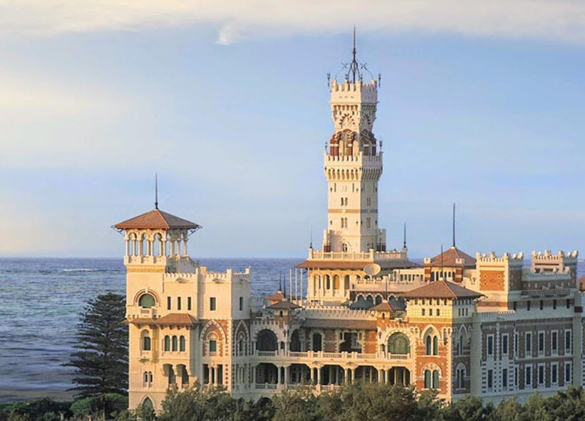 Mackenzie Castle, Italy